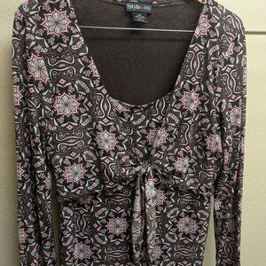 SALE! ~NWOT Women's Pretty blouse.